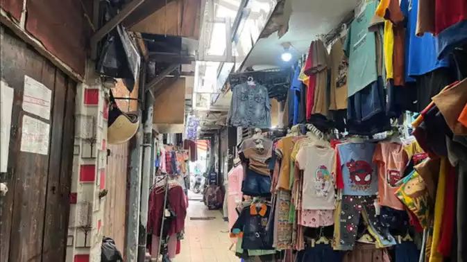 Pedagang Pakaian Pasar Paseban Ungkap Dampak Mengerikan Demo dan Toko Online: Lama-lama Mati Kita
