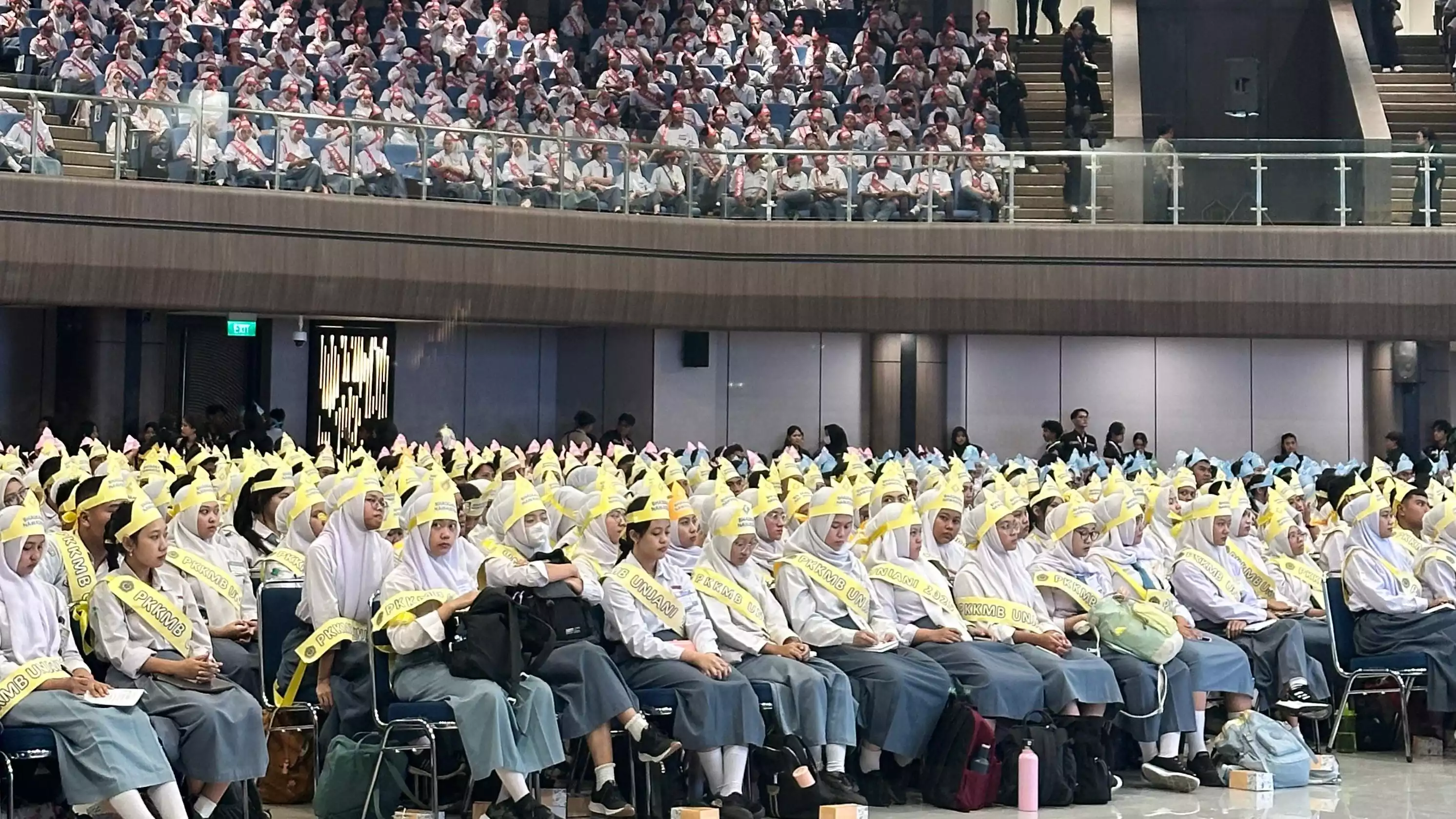 Mahasiswa baru Universitas Ahmad Yani memperoleh kuliah umum dari Mayjen Kosasih di Gedung Auditorium Unjani, Cimahi, Jawa Barat.