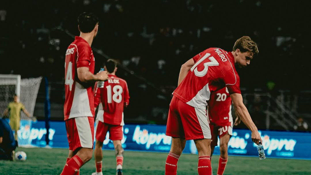 Striker Timnas Indonesia Mauro Zijlstra (kanan) bersama Eliano Reijnders (kiri)