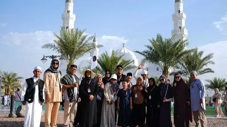 Jamaah umroh MGH Tours di Masjid Quba