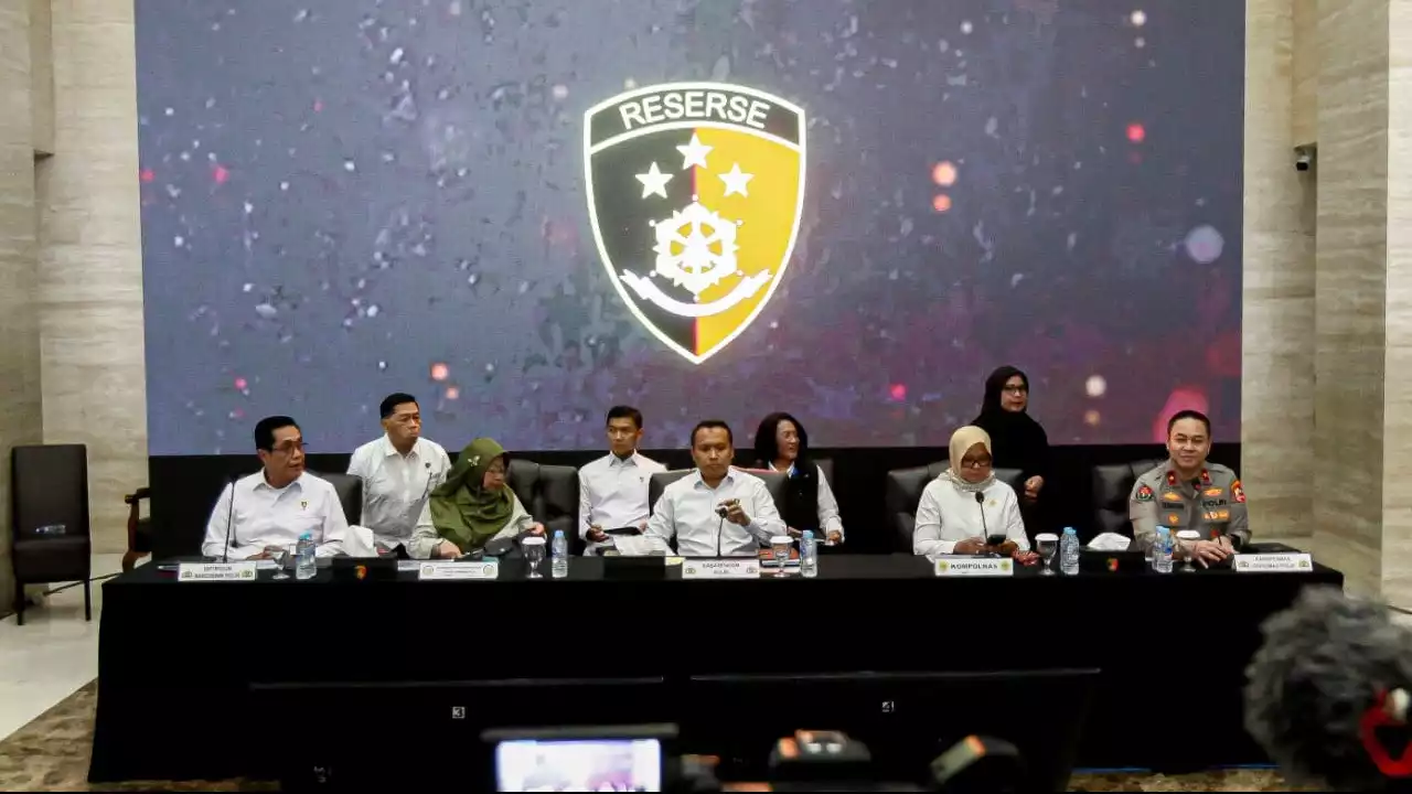 Bareskrim Polri mengungkap kasus demo anarkistis di sejumlah wilayah Indonesia yang terjadi pada akhir Agustus 2025 di Mabes Polri, Jakarta, Rabu (24/9/2025)