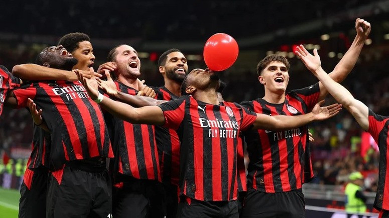 Selebrasi Para Pemain AC Milan di Coppa Italia