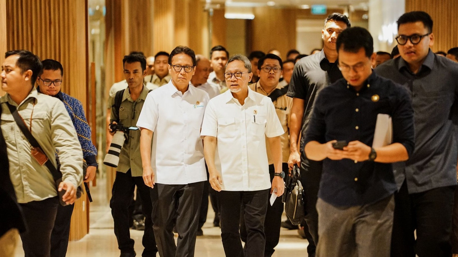 Konferensi Pers Penanggulangan KLB pada Program Prioritas Makan Bergizi Gratis yang dihadiri oleh beberapa Menteri, Jakarta, Minggu, (28/9/2025)