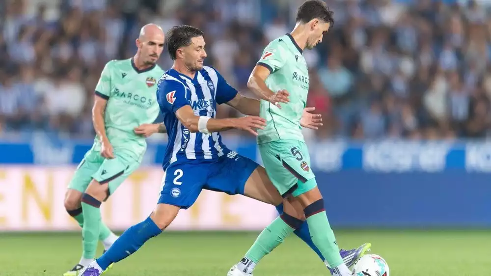 Pemain naturalisasi Malaysia Facundo Garces ketika membela Deportivo Alaves