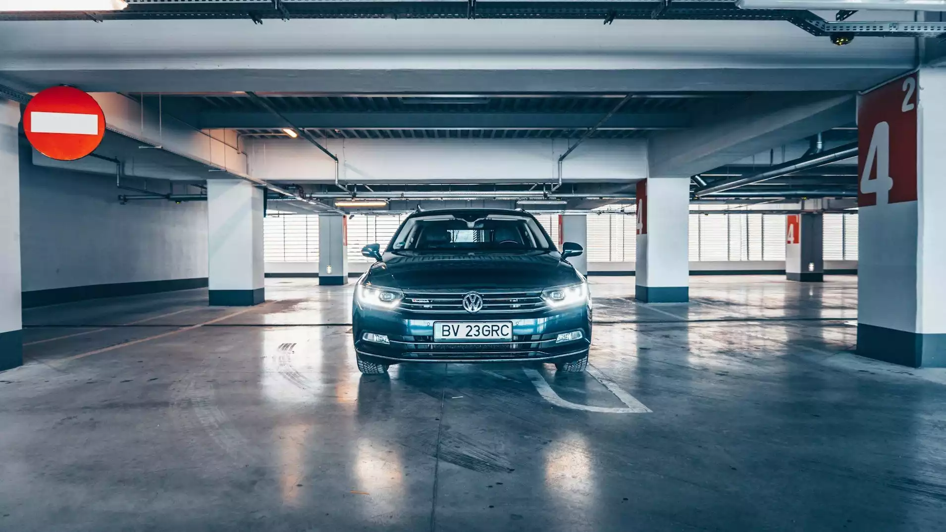 ilustrasi mobil terparkir