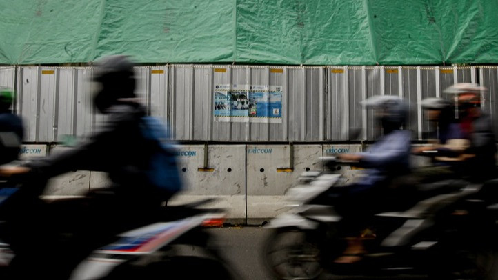 Berita Foto : Ruas Jalan Menyempit, TB Simatupang Alami Kemacetan
            - galeri foto