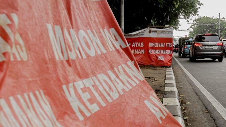 Berita Foto : Ruas Jalan Menyempit, TB Simatupang Alami Kemacetan
            - galeri foto