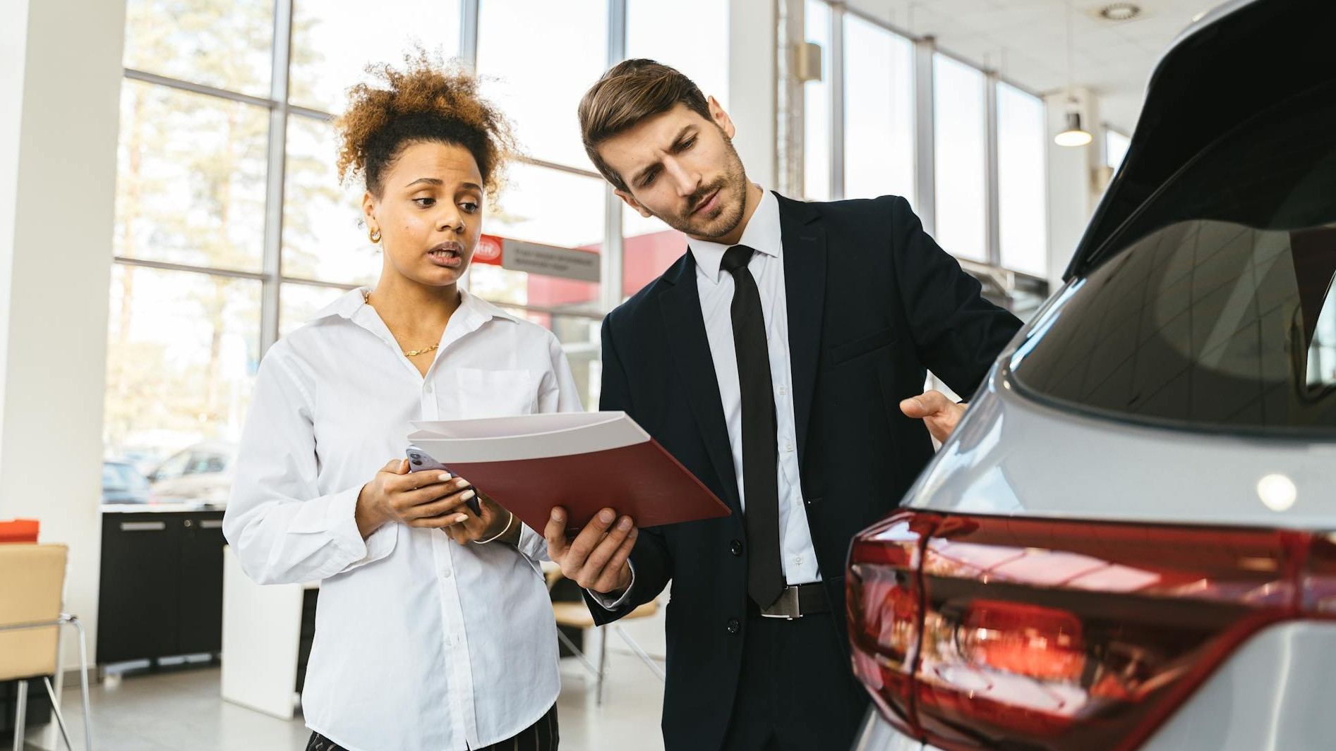 Ilustrasi membeli mobil baru