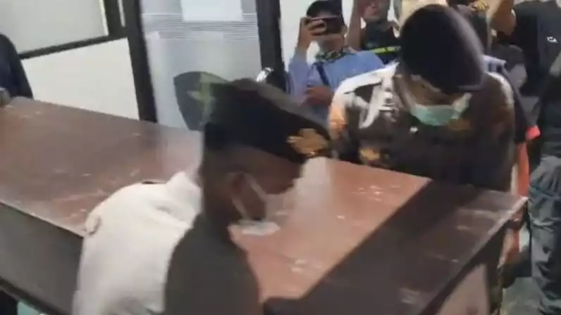 Jenazah salah satu korban ambruknya bangunan Ponpes Al Khoziny yang telah teridentifikasi.