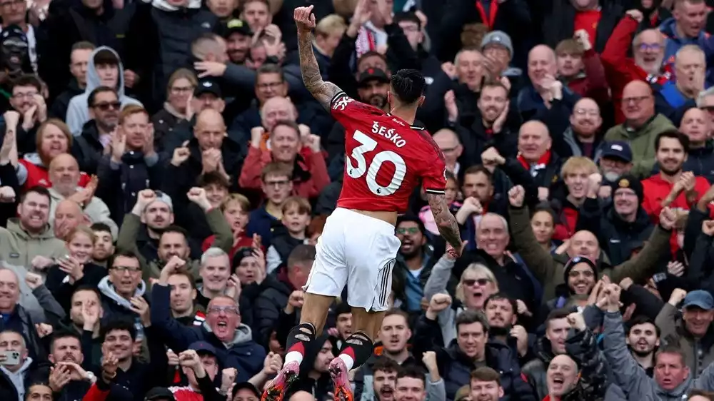 Benjamin Sesko rayakan gol Manchester United