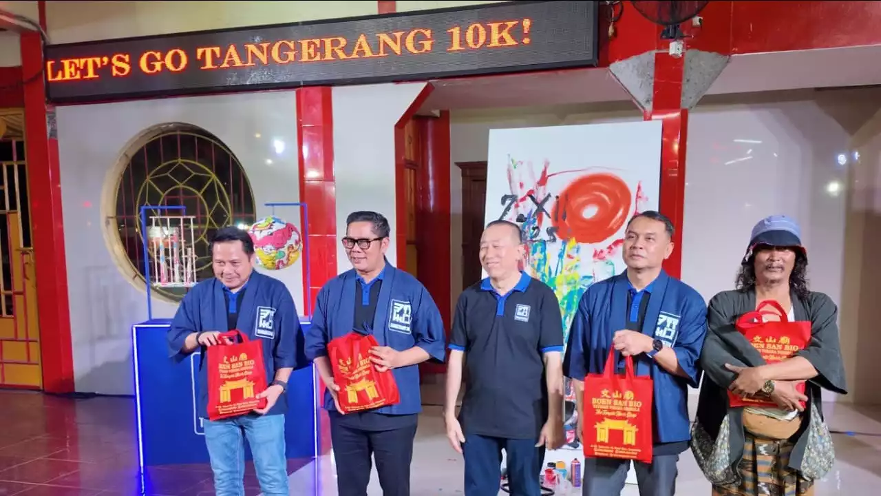 Run the Story bank bjb