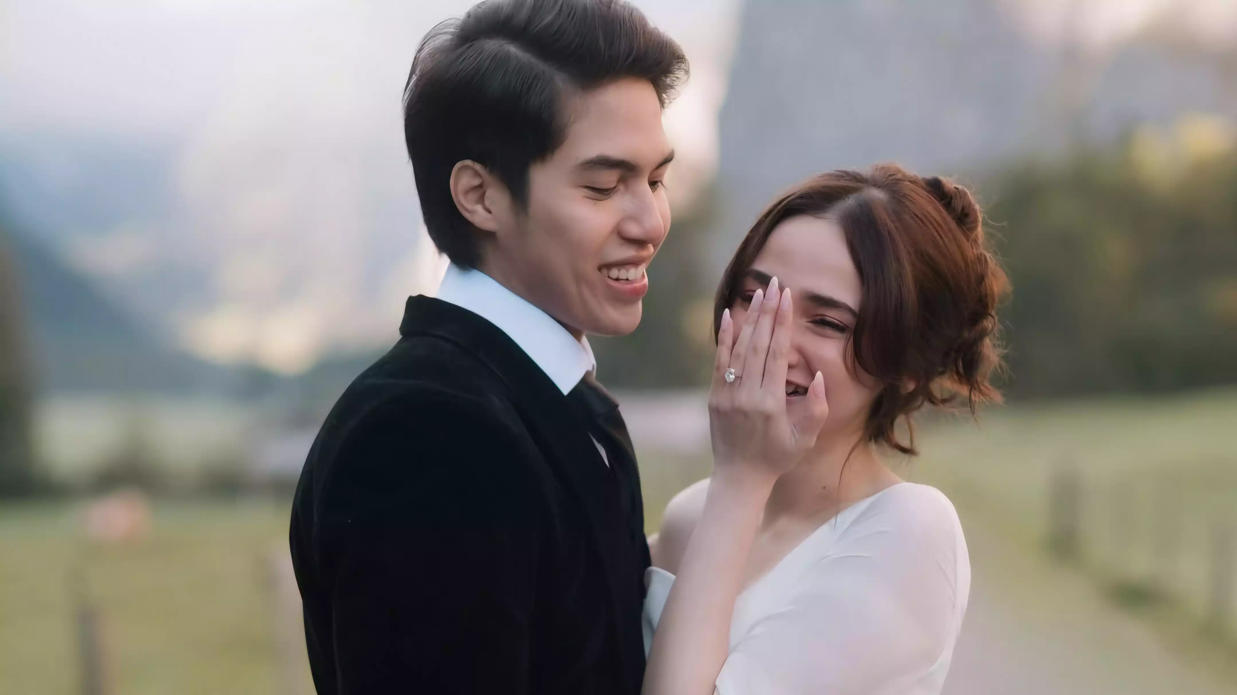 El Rumi, Syifa Hadju