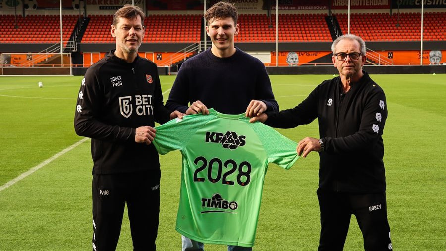 Emil Audero Bisa Minder? Kiper Eropa 199 Cm Berdarah Surabaya Siap Panaskan Persaingan di Timnas Indonesia
            - galeri foto