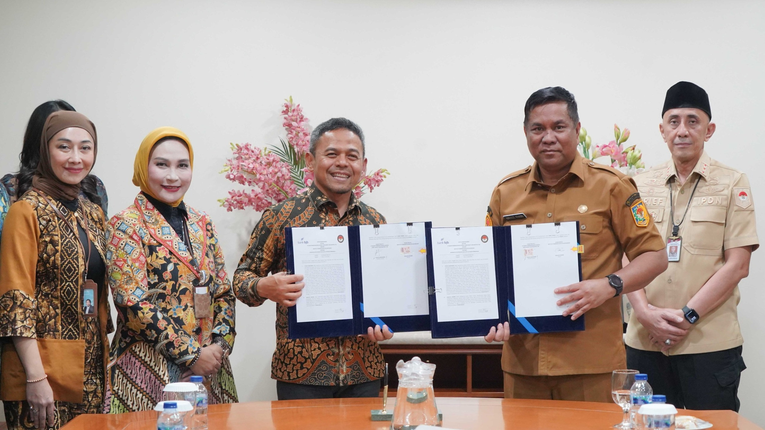 bank bjb dan IPDN Teken MoU, Wujudkan Kolaborasi untuk Pendidikan Tinggi Berkualitas
            - galeri foto