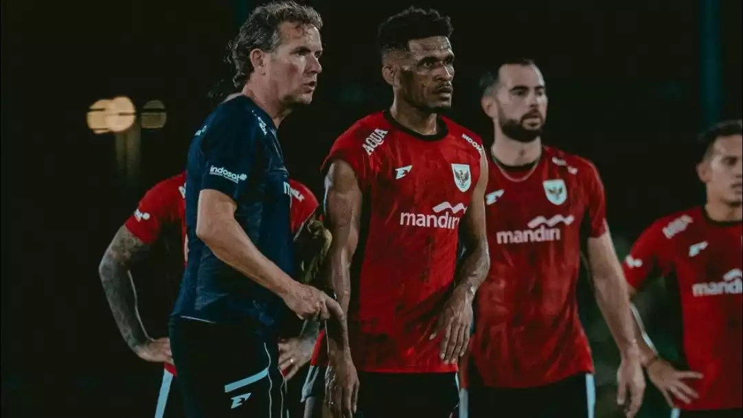 Asisten Pelatih Timnas Indonesia, Alex Pastoor dan Penggawa Garuda