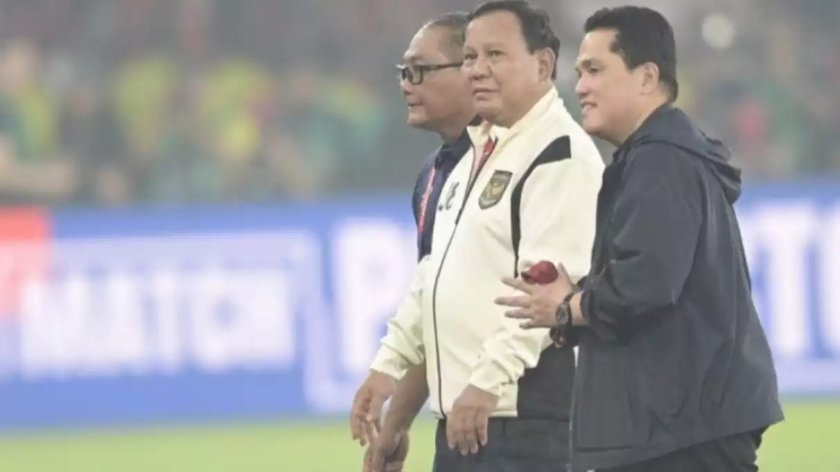 Presiden Prabowo  bersama Ketua umum PSSI, Erick Thohir.