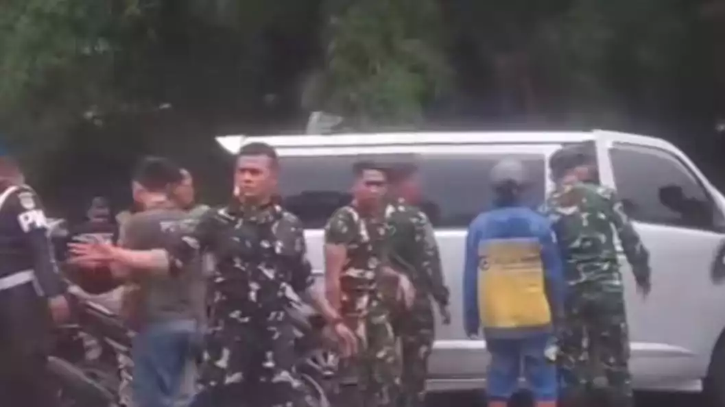 Dua Pelaku Curanmor Ditangkap Prajurit Yonif 848/Spc di Tol Kebon Jeruk, TNI Serahkan ke Polsek Kembangan
