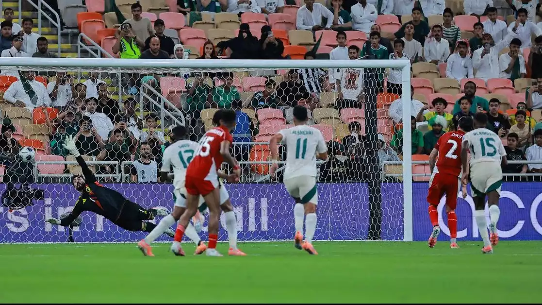 Gol Penalti Kevin Diks