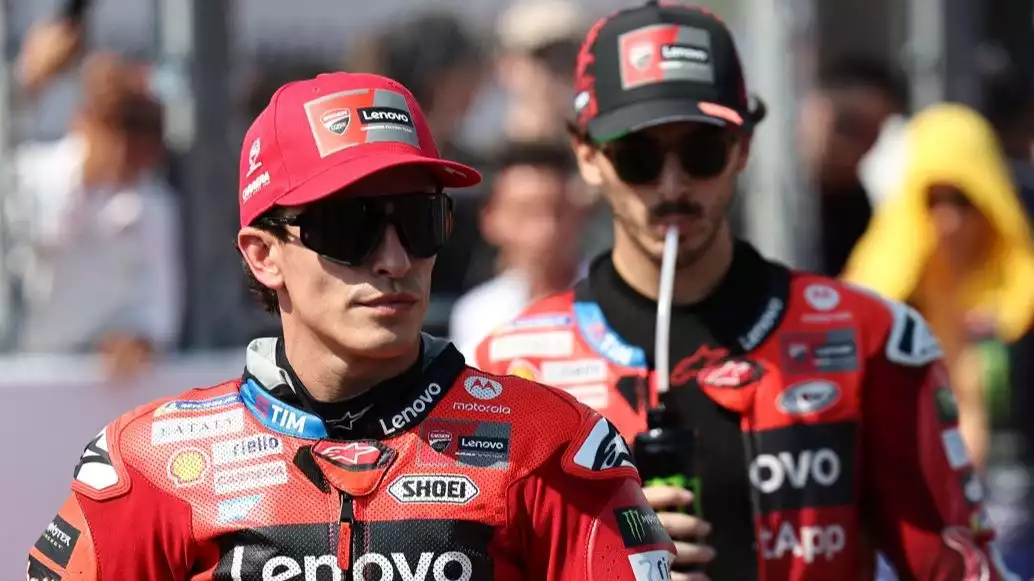 Francesco Bagnaia dan Marc Marquez gagal total saat tampil di MotoGP Mandalika 2025.