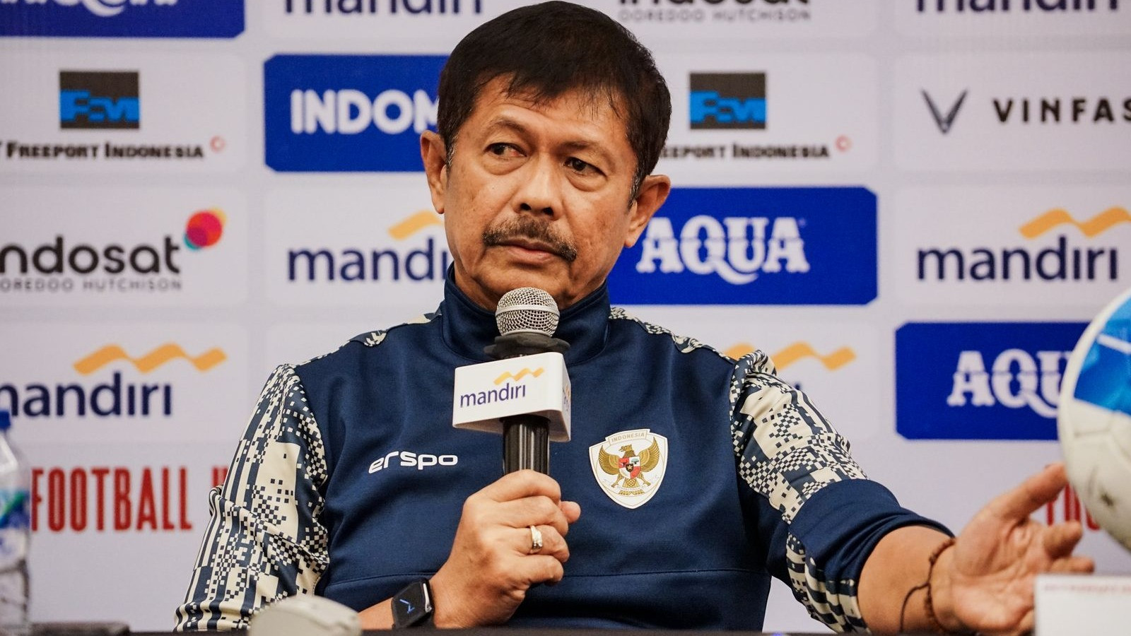 Gagal Total Lawan Arab Saudi, Taktik 4 Bek Patrick Kluivert Malah Bakal Dilanjutkan di Timnas Indonesia U-23?
            - galeri foto