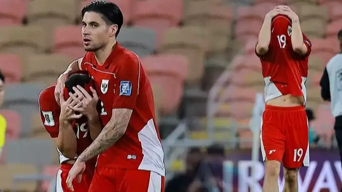 Pemain Timnas Indonesia usai takluk dari Irak, Minggu (12/10) dini hari WIB.