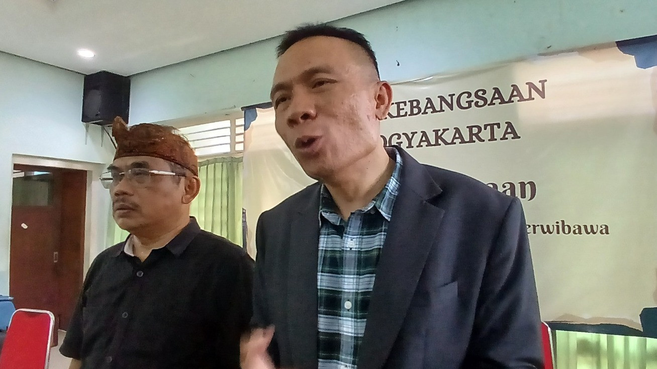 Dugaan Jokowi Temui Prabowo di Kutawaringin Bahas Isu Ijazah Gibran, Rismon Sianipar Sindir Politik Presiden
            - galeri foto