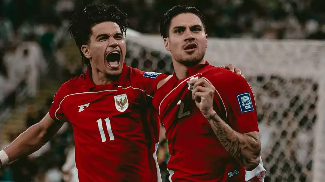 Ragnar Oratmangoen dan Kevin Diks selebrasi cetak gol Timnas Indonesia ke gawang Arab Saudi
