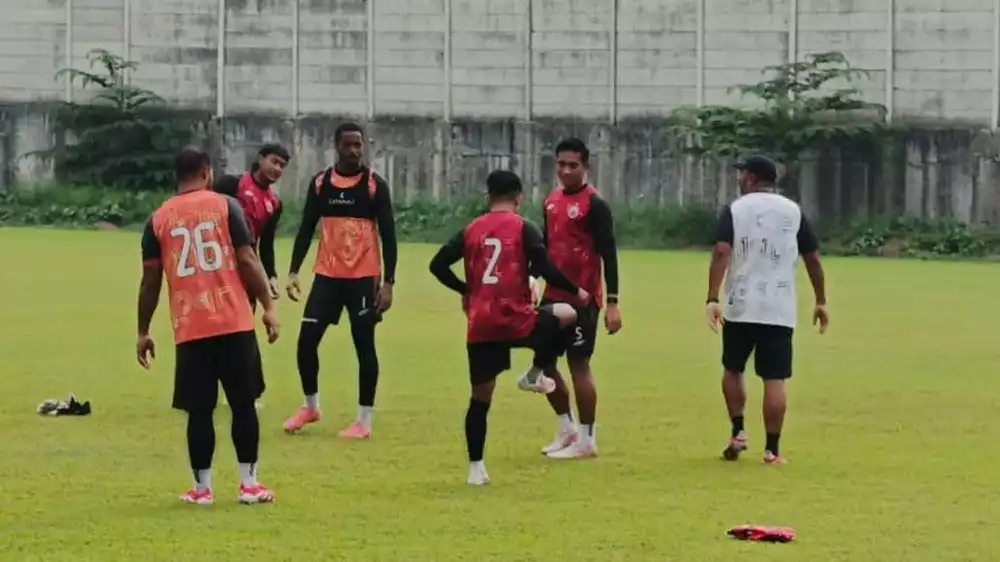 Rizky Ridho dalam sesi latihan Persija Jakarta