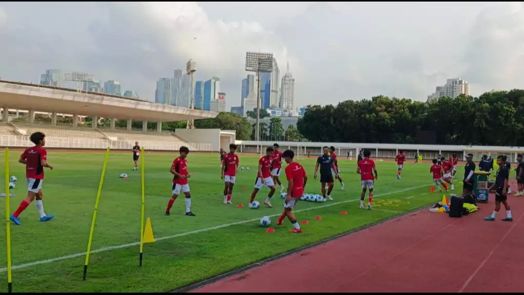 Timnas Indonesia U-17 Jalani Sesi Latihan Riang Gembira dengan Alunan Musik Jelang Piala Dunia U-17 2025