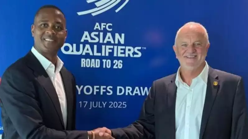 Pelatih Irak Graham Arnold dan eks pelatih Timnas Indonesia Patrick Kluivert dalam undian play-off