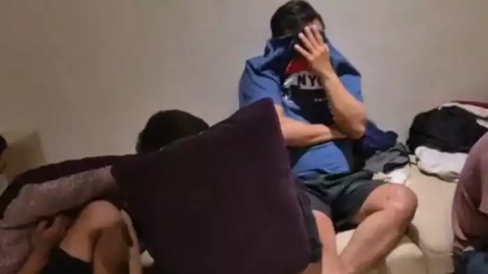 Penggerebekan Pesta Seks Gay di Hotel Surabaya
