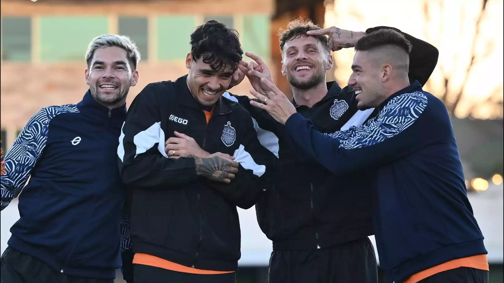 Sandy Walsh dan Shayne Pattynama membela Buriram United