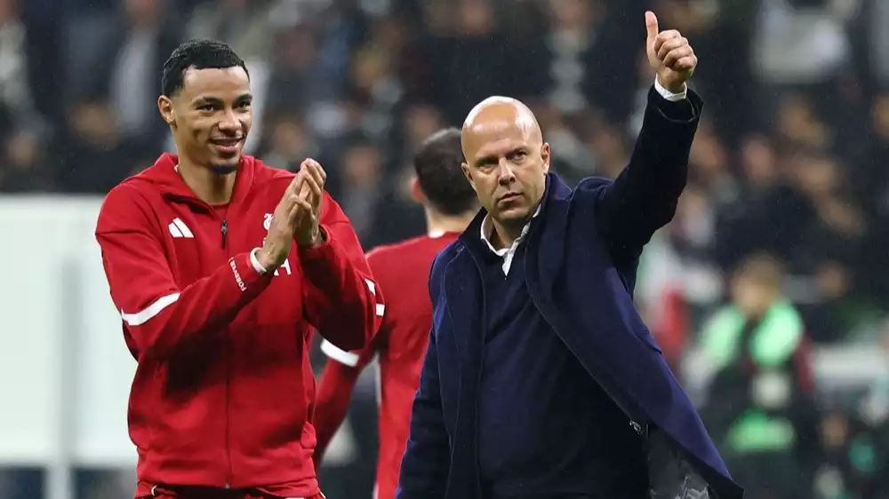 Hugo Ekitike dan pelatih Liverpool Arne Slot