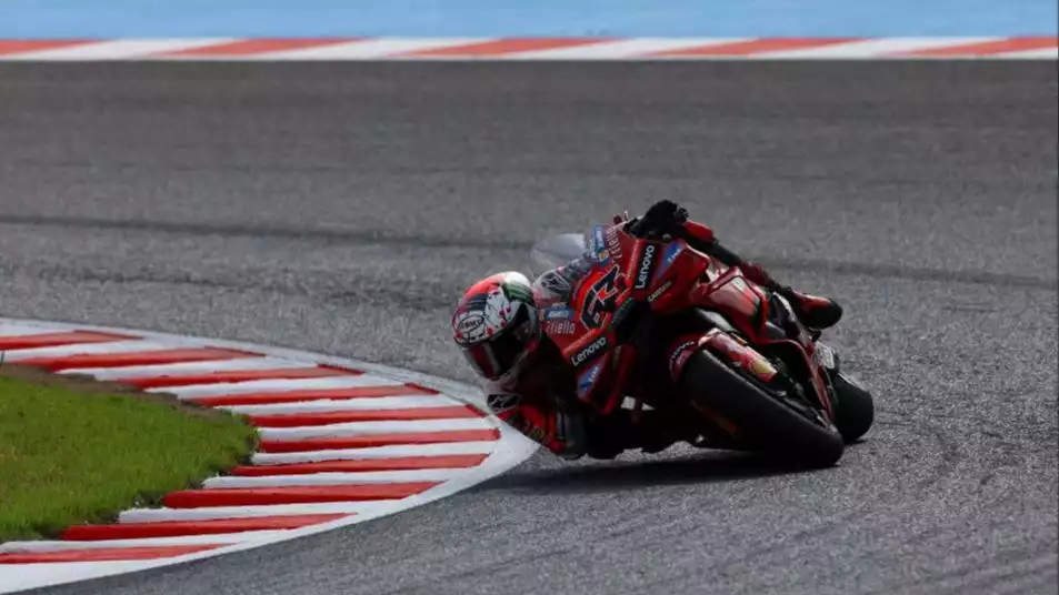 Francesco Bagnaia rebut pole position di MotoGP Malaysia 2025