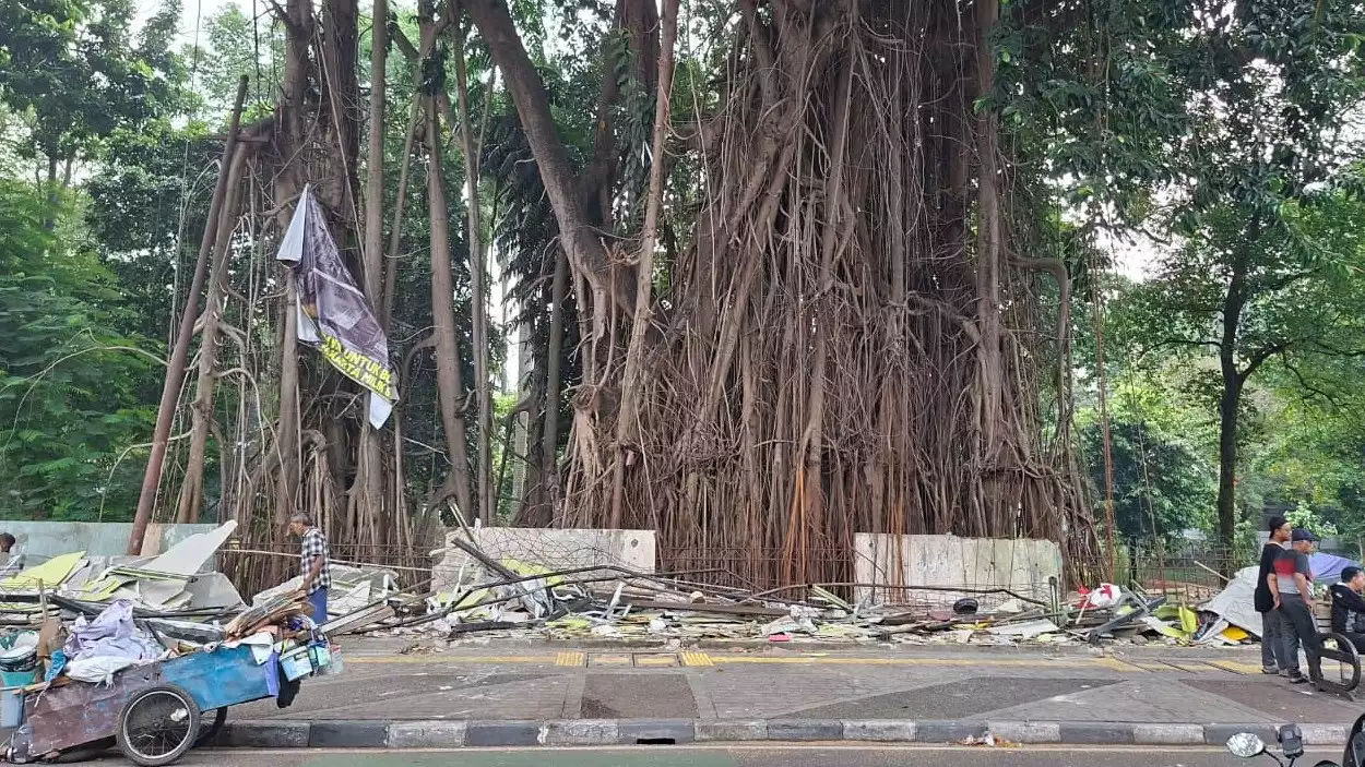 Penggusuran Pasar Burung Barito, Jakarta Selatan, Senin (27/10).