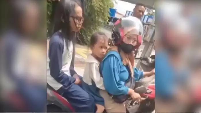 Viral, Warga Selamatkan Ibu Bonceng Anak yang Motornya Akan Ditarik Paksa Debt Collector di Jaktim