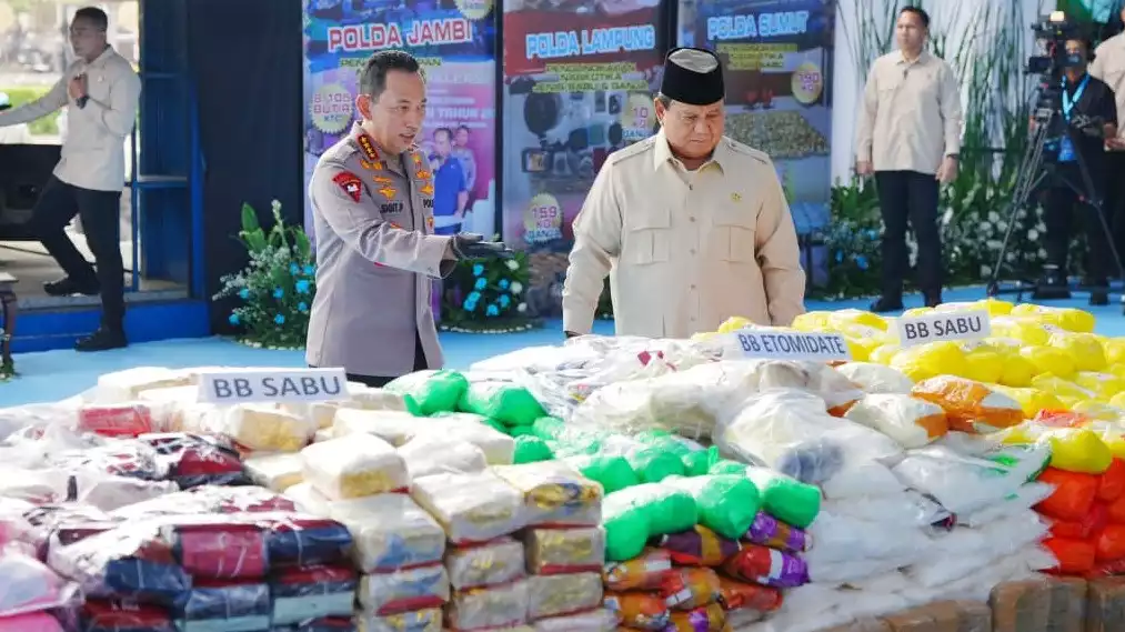 Presiden Prabowo Subianto dan Kapolri Listyo Sigit saat pemusnahan 214,84 ton narkoba oleh senilai Rp29,37 triliun.