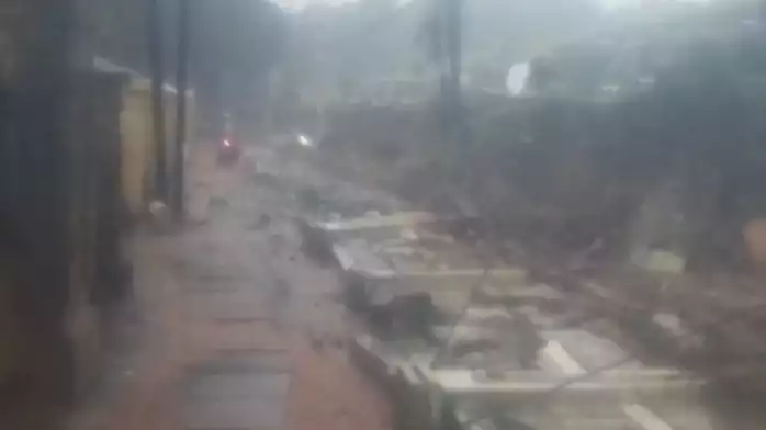 tembok pembatas TPU Jeruk Purut Roboh