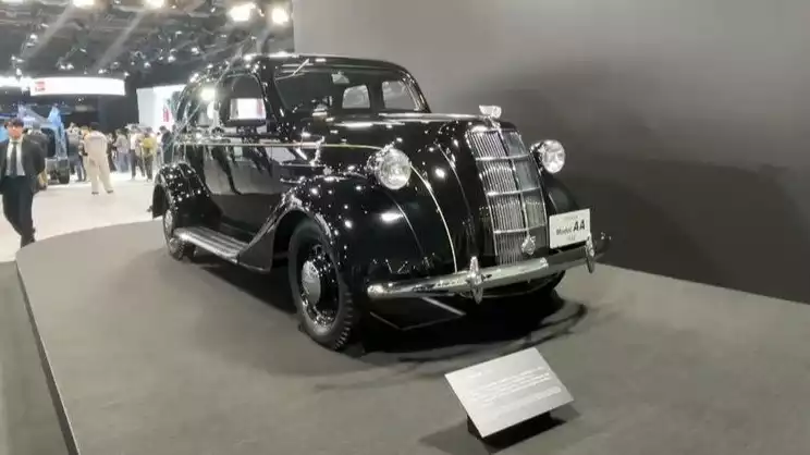 Toyota - Daihatsu Kompak Pamer Mobil Legenda, dari Truk Jadul hingga Bemo