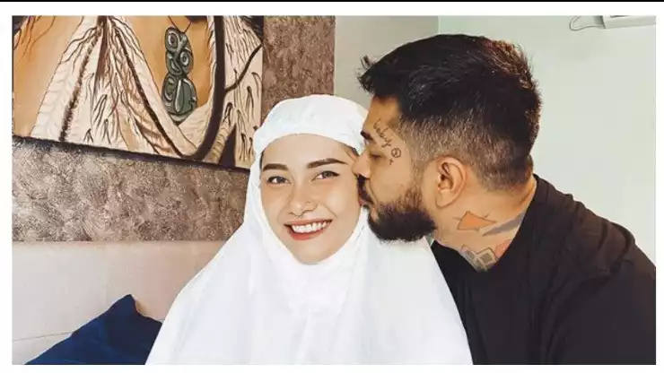 Onadio Leonardo dan istri, Beby Prisilia.