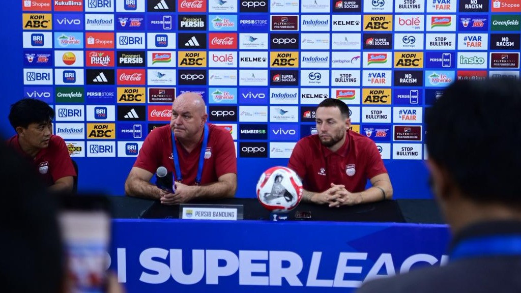 Bobotoh Dapat Kabar Buruk Soal Kontrak Bojan Hodak Bersama Persib Bandung, Per 1 Desember Dia akan...
            - galeri foto