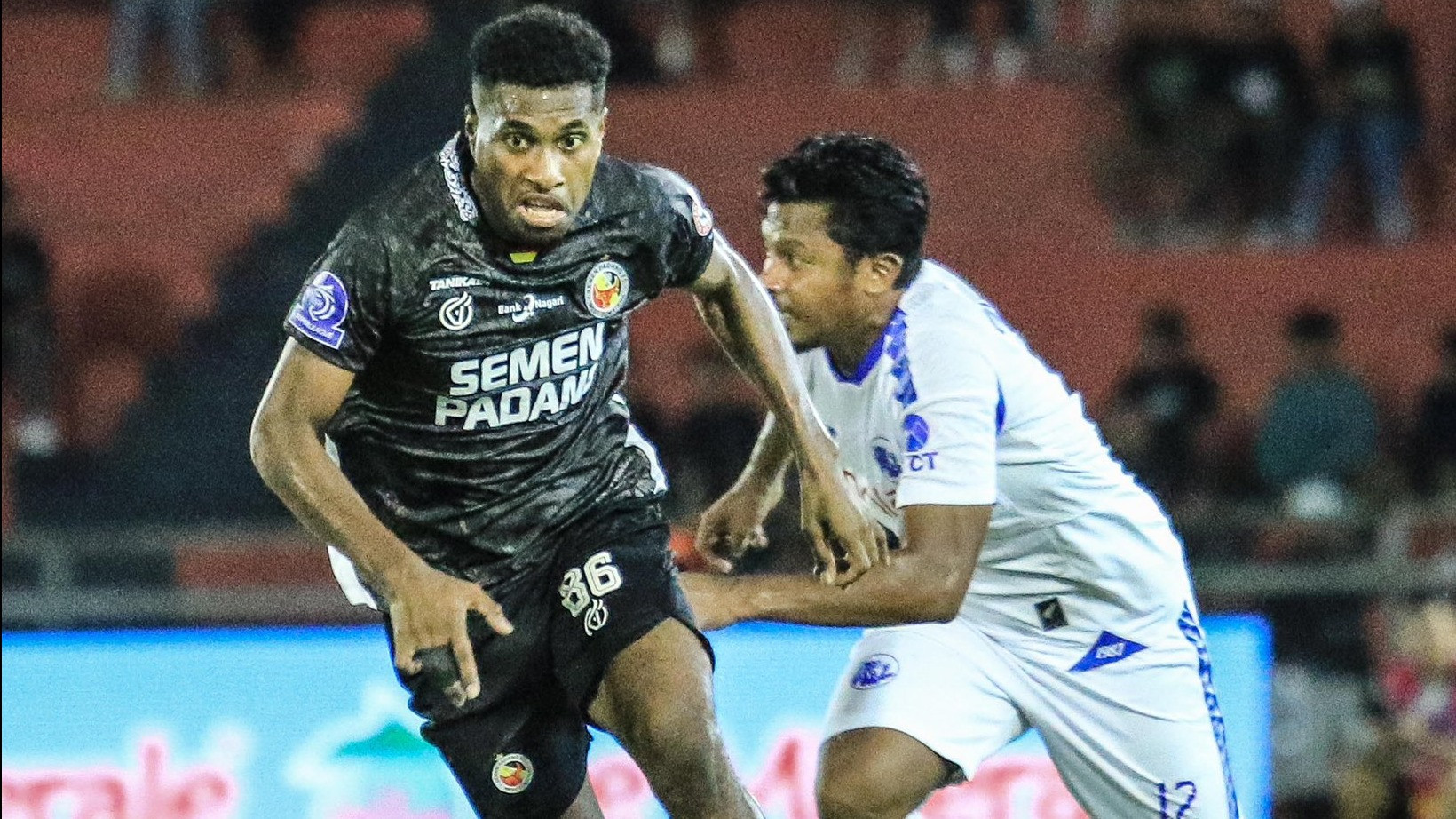 Hasil Super League: Arema FC Sikat Semen Padang, Singo Edan Meroket di Klasemen Bikin Kabau Sirah Terpuruk 
            - galeri foto