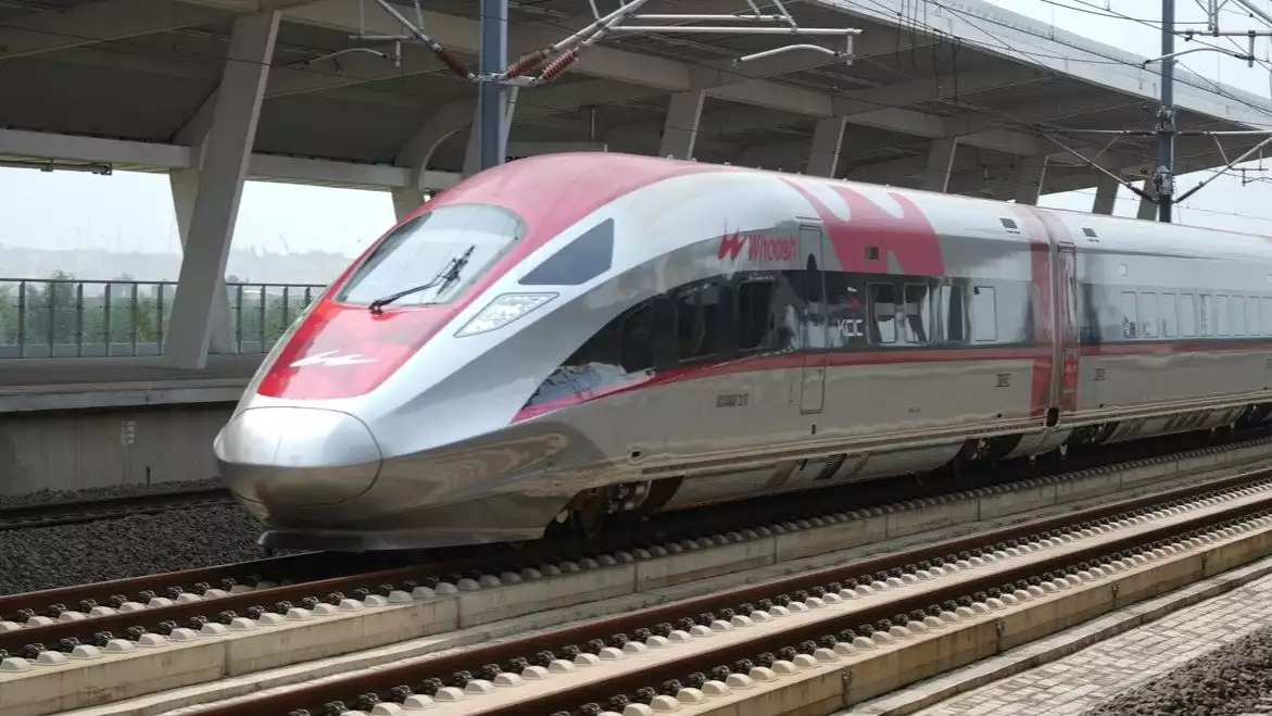 Kereta cepat Jakarta-Bandung (Whoosh).