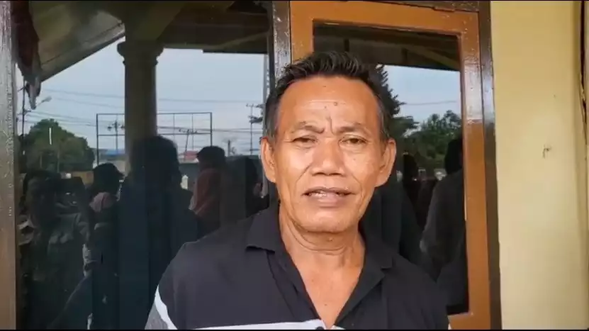 Sugiman paman almarhum dosen keperawatan Erni Yuniati yang tewas dibunuh anggota polisi Bripda Waldi.