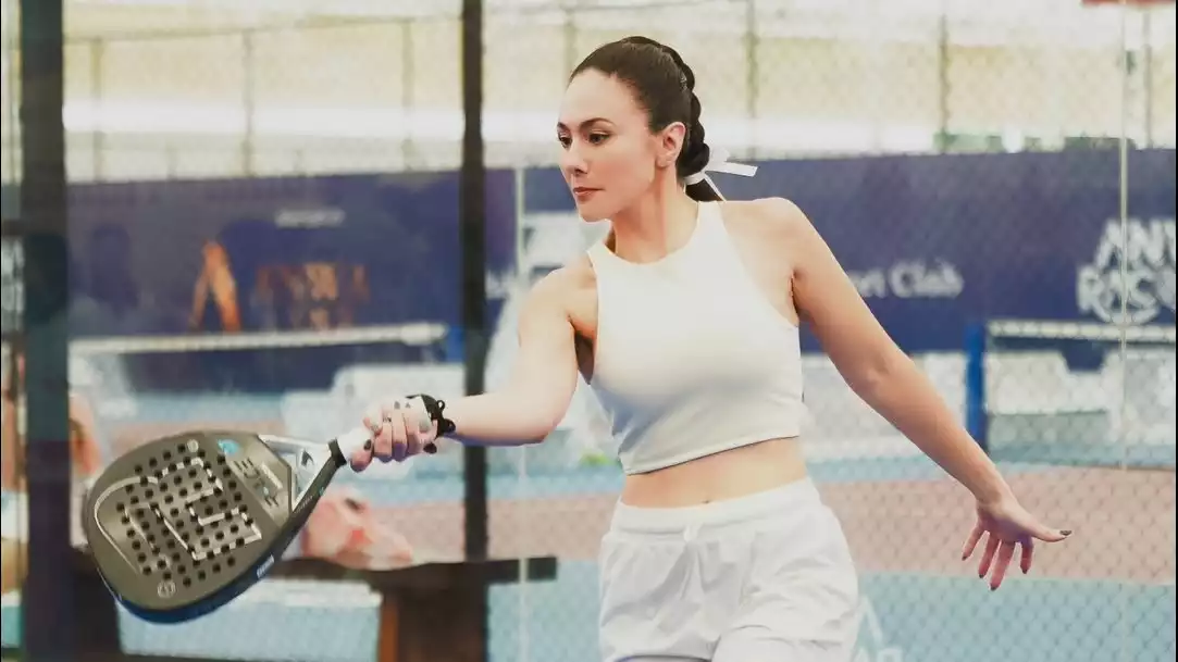Wulan Guritno Bermain Padel