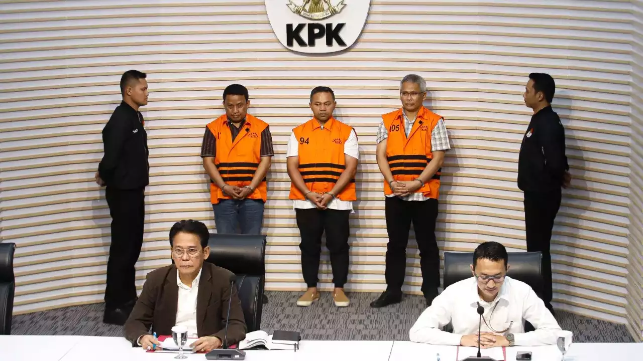 Berita Foto : KPK Tahan Gubernur Riau Abdul Wahid Terkait Dugaan Korupsi