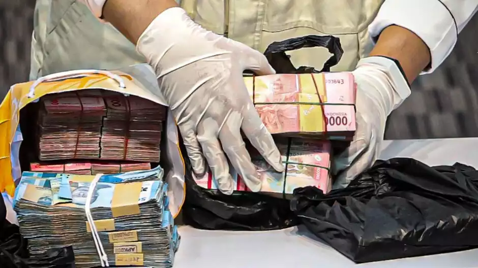 Berita Foto : KPK Tahan Gubernur Riau Abdul Wahid Terkait Dugaan Korupsi