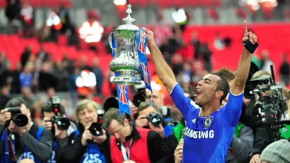 Ashley Cole pernah main di Arsenal sebelum ke Chelsea
