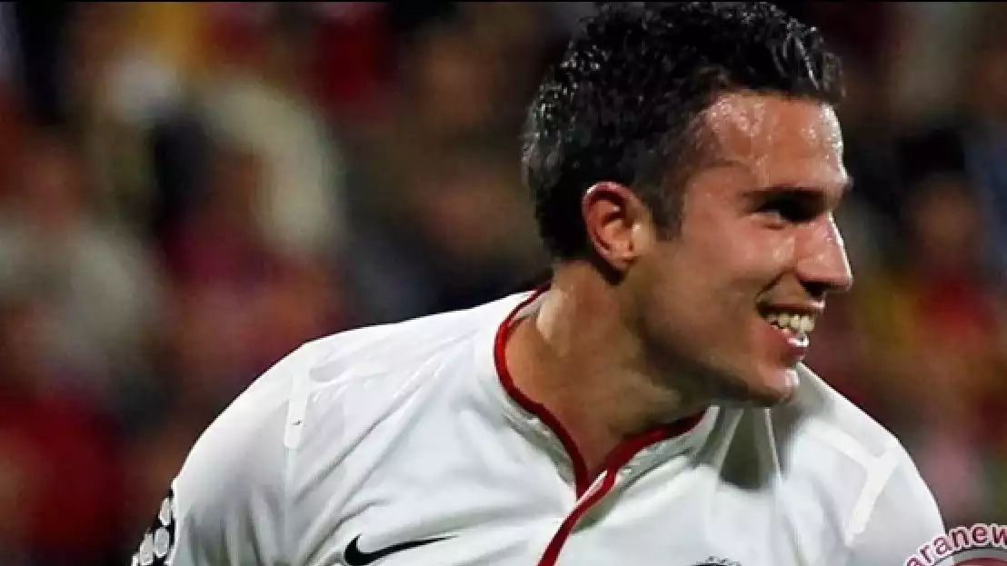 Robin Van Persie hijrah dari Arsenal ke Manchester United