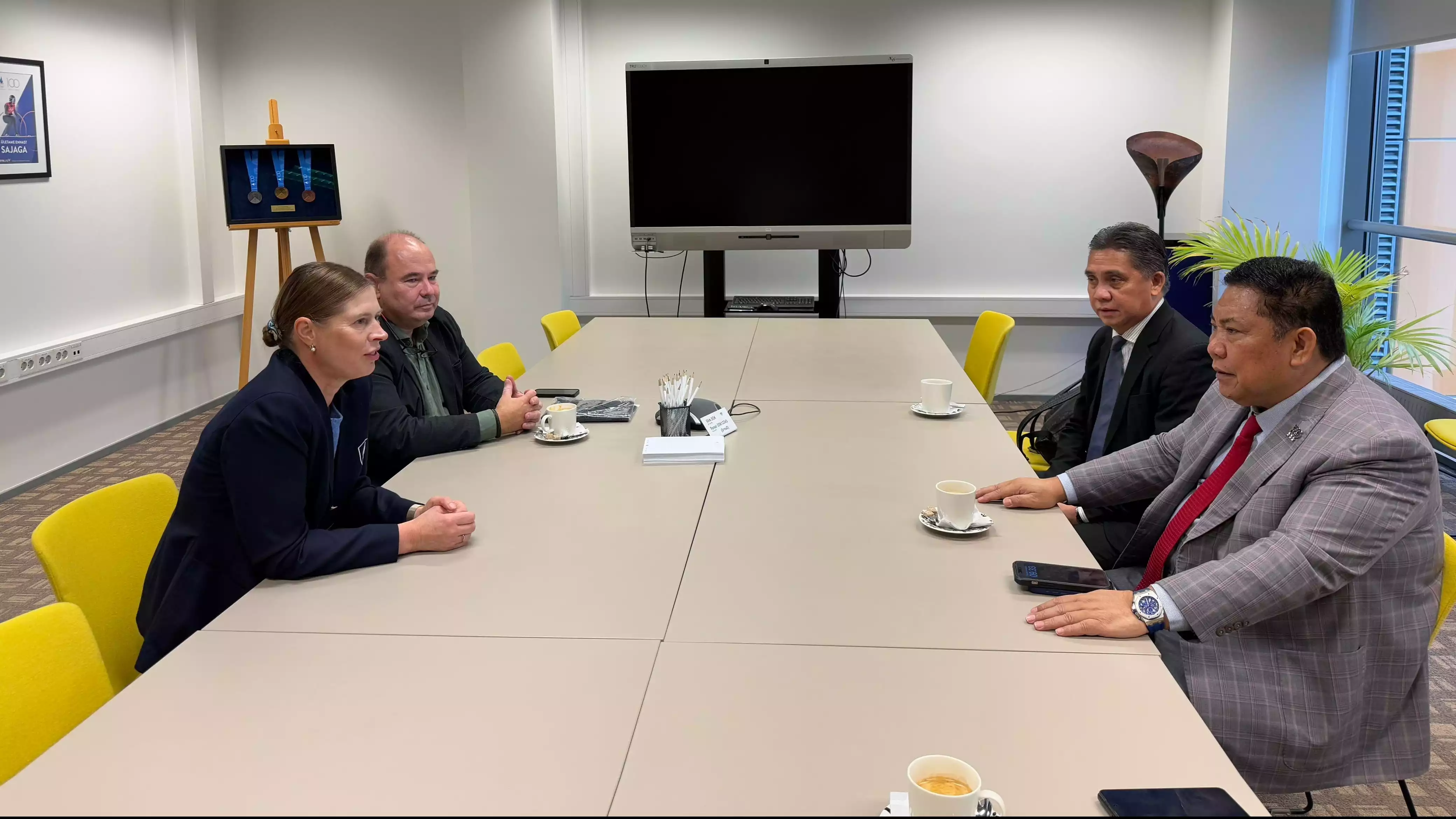 Pertemuan Presiden Indonesia Pingpong League, Komjen (P) Prof. Dr. Petrus R. Golose. dan Presiden ke-5 Estonia Mrs. Kersti Kaljulaid